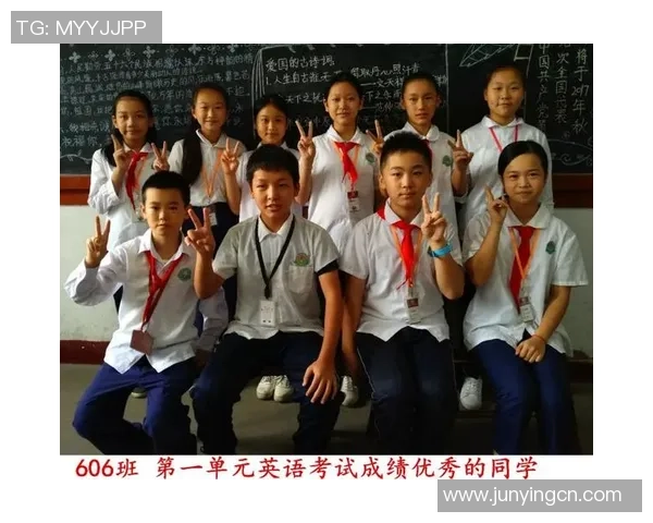 从绿茵传奇到永恒记忆古典足球球星的辉煌与时代风采 从绿茵传奇到永恒记忆古典足球球星的辉煌与时代风采